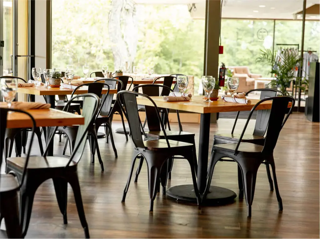 Outdoor tables and chairs at Hef's Hut at The Great Gorge, set up for casual dining with views of the surrounding golf course.